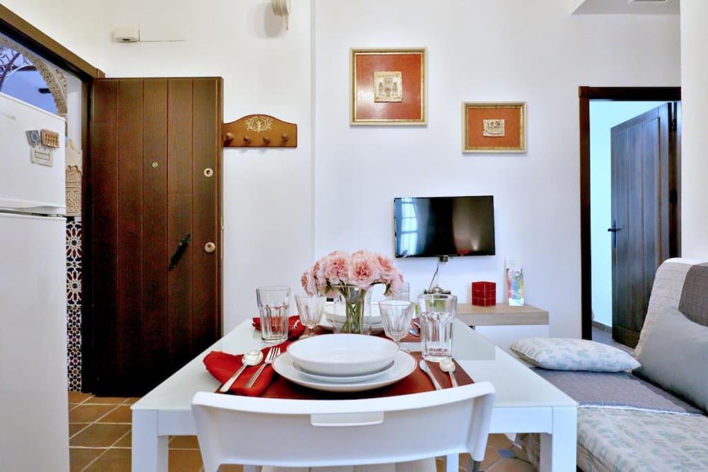 Horno24, Con Patio Andaluz, Tipico De Apartamento Córdova